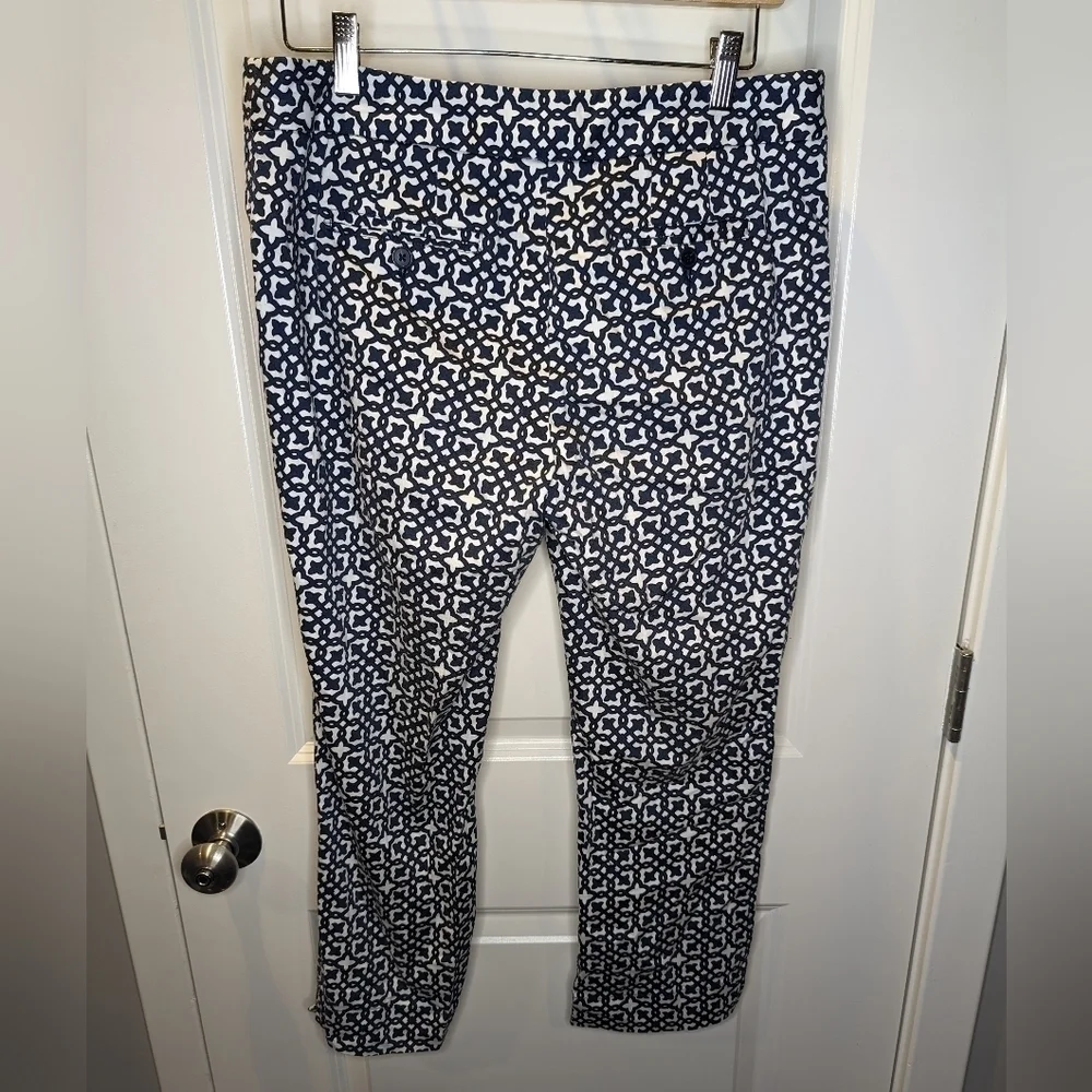 LAUNDRY by Shelli Segal Blue and White Pattern Cropped Pants size 8